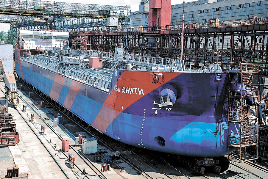 Херсонський суднобудівний завод краще за інші підприємства переживає будь-які внутрішні кризи в державі, адже його продукція завжди була експортоорієнтованою. Фото з сайту maritimeforum.net